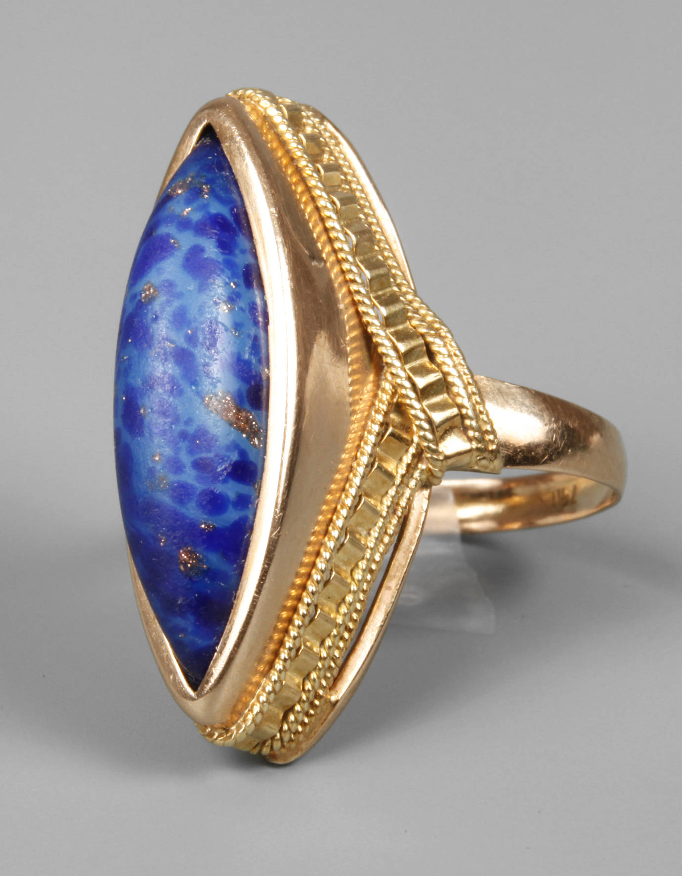 Großer Damenring mit Lapislazuli