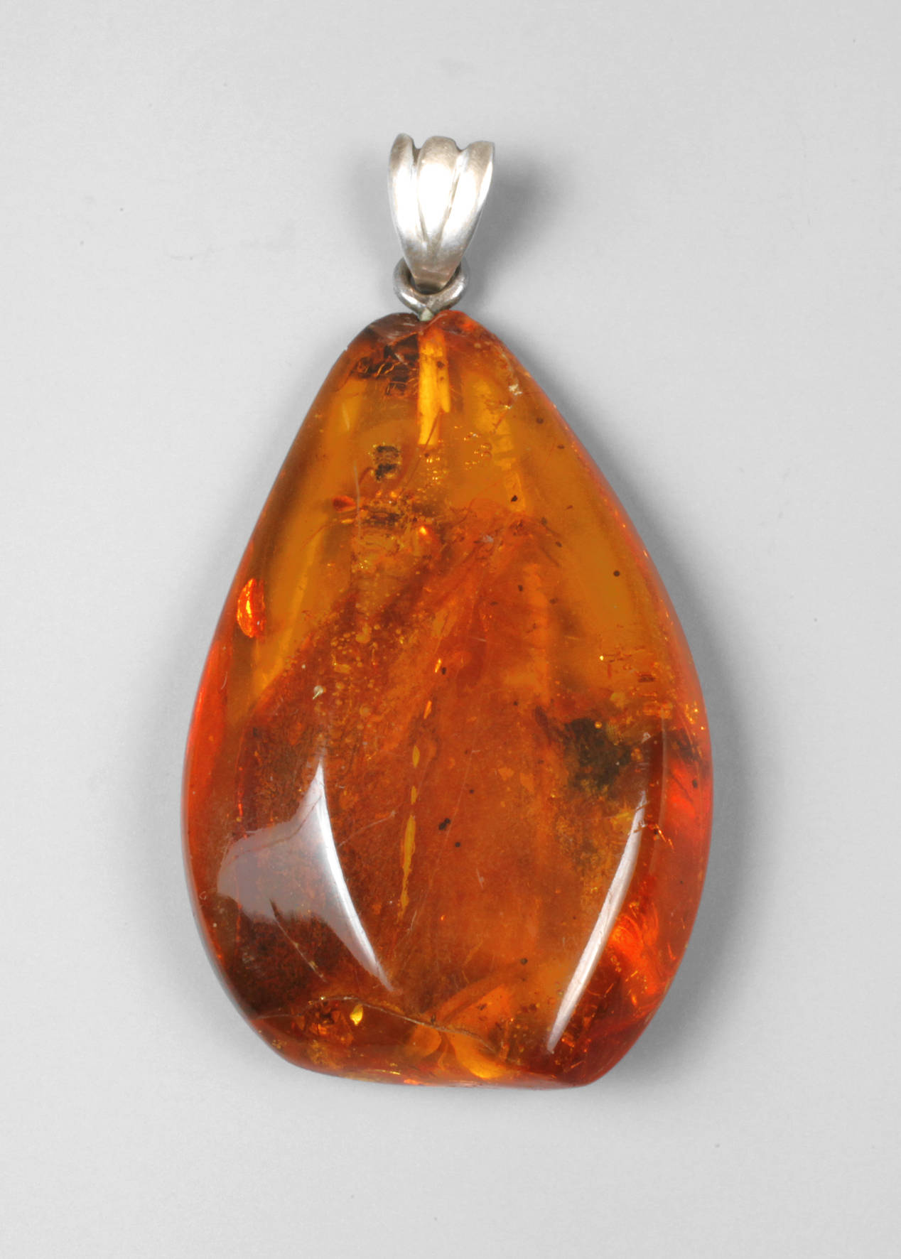 Feiner Bernsteinanhänger