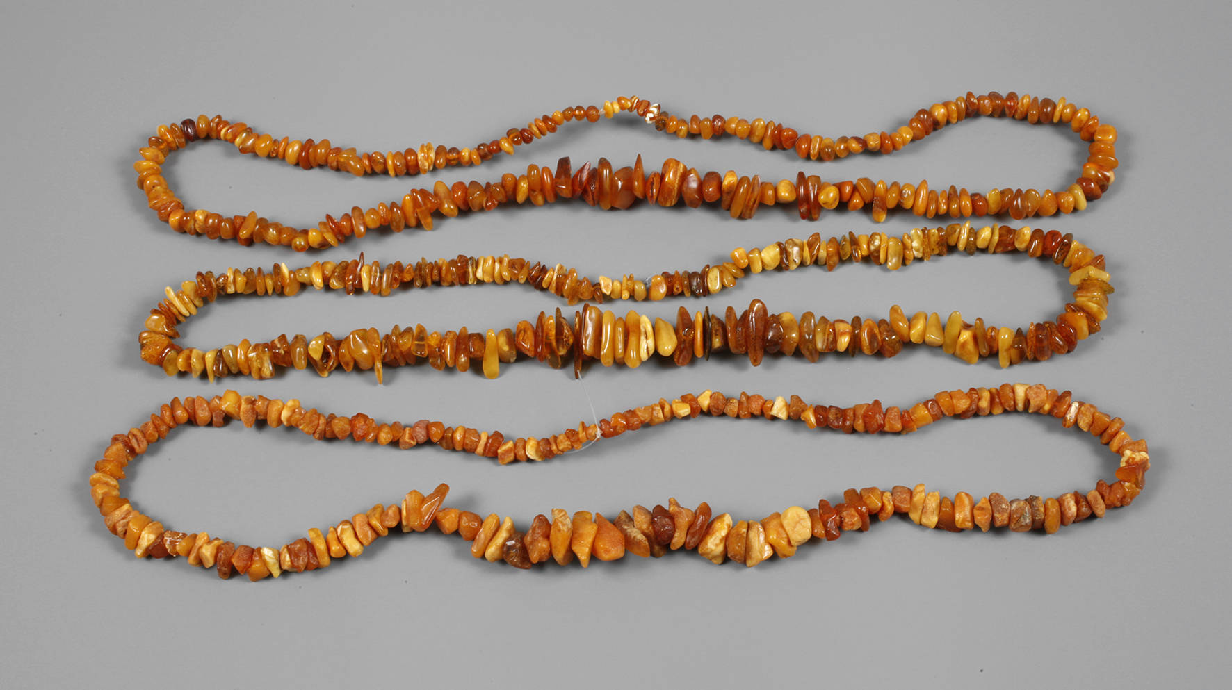 Drei Bernsteinketten