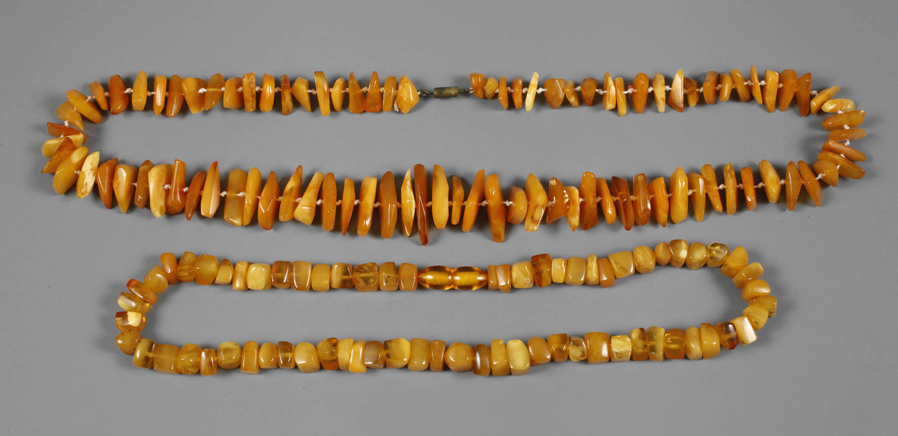 Zwei Bernsteinketten Butterscotch und Honigton