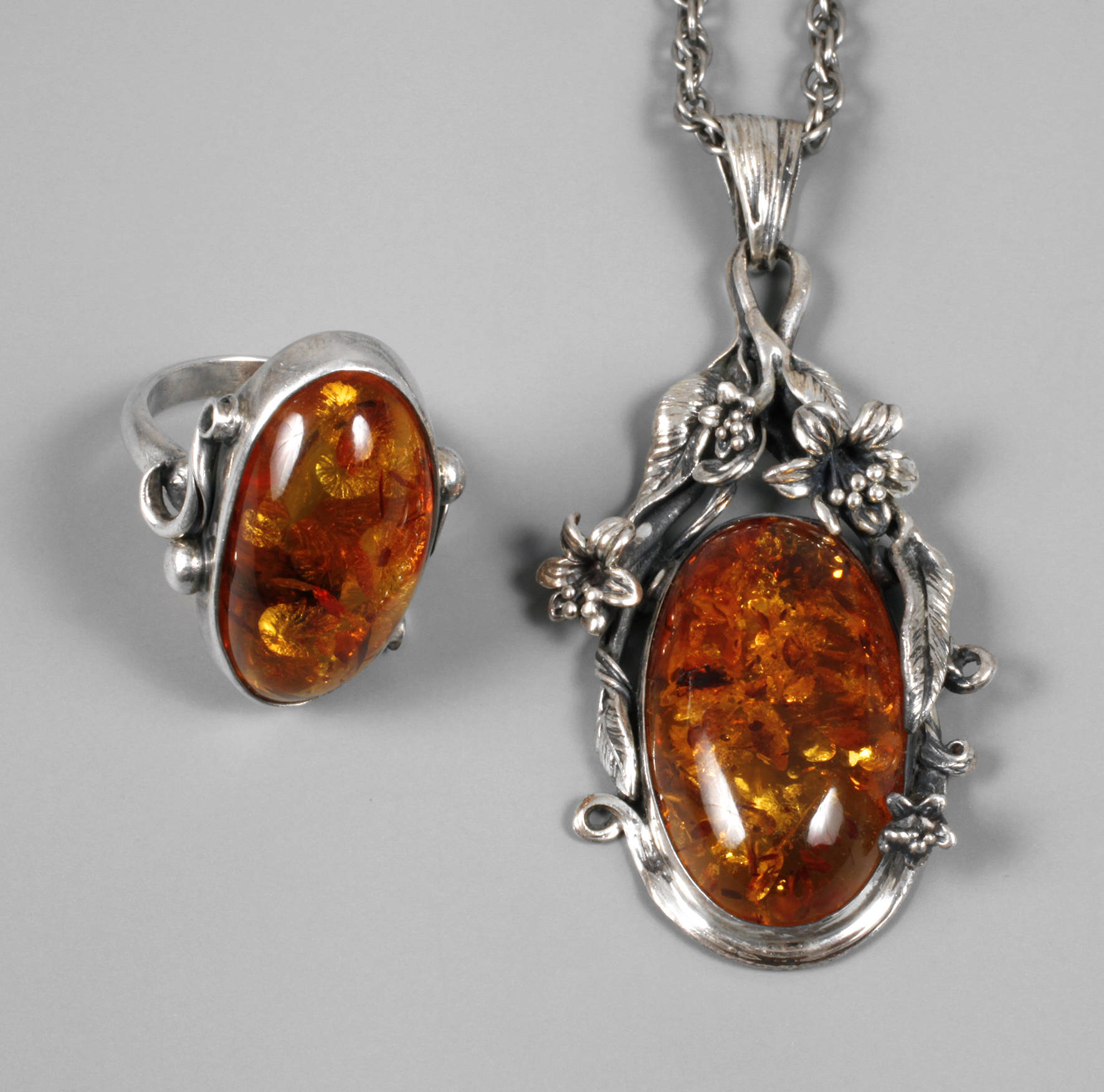 Bernstein Anhänger an Kette und Ring