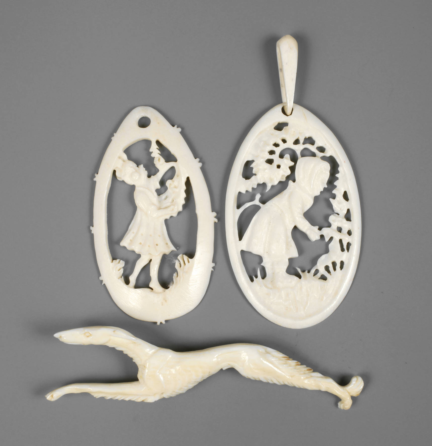 Drei Teile Elfenbeinschmuck
