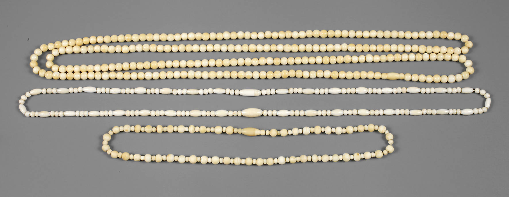 Drei Elfenbeinketten