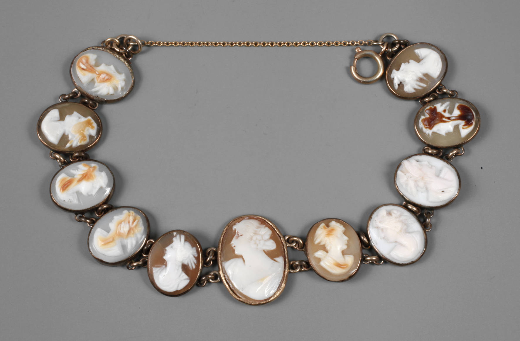 Armband mit Muschelcameén