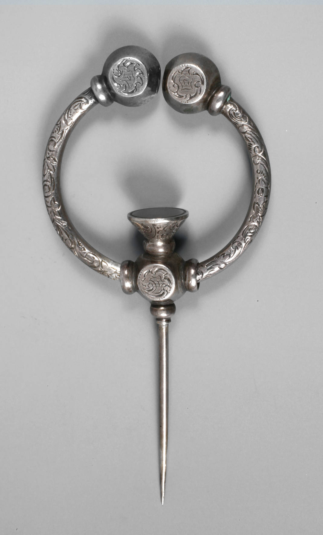 Brosche in Form einer Fiebel