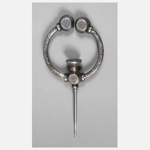 Brosche in Form einer Fiebel