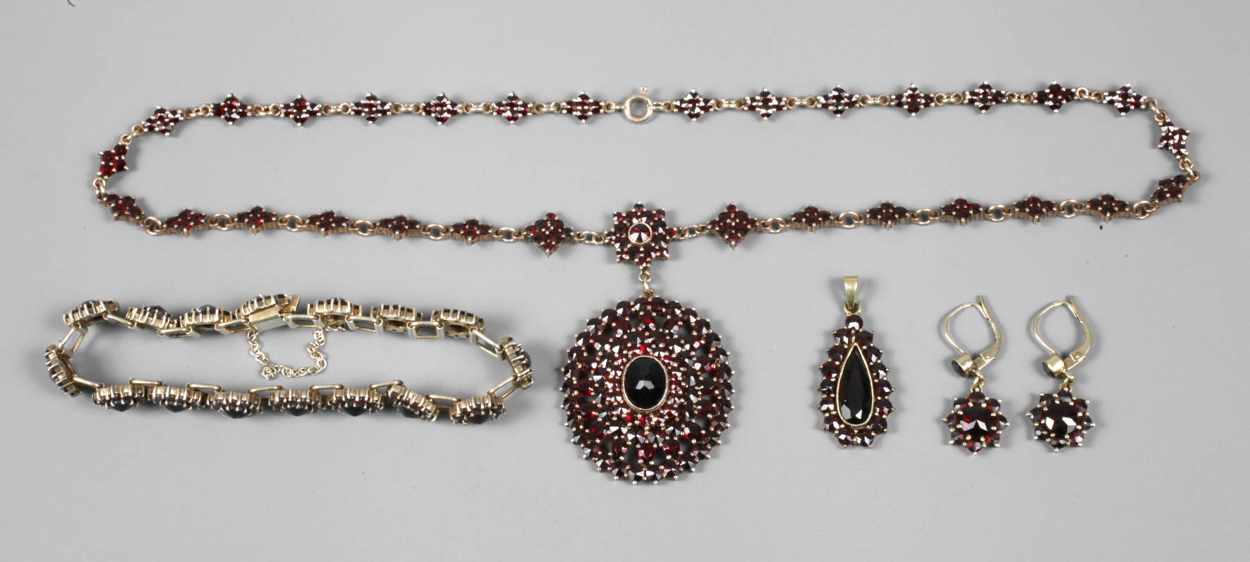 Konvolut Granatschmuck