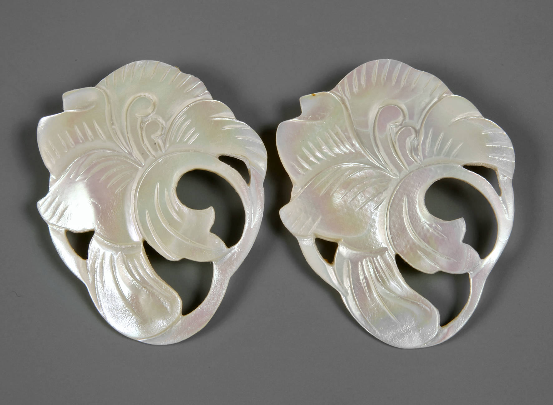 Zwei Broschen Perlmutt