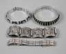 Zwei Armreifen und zwei Armbänder