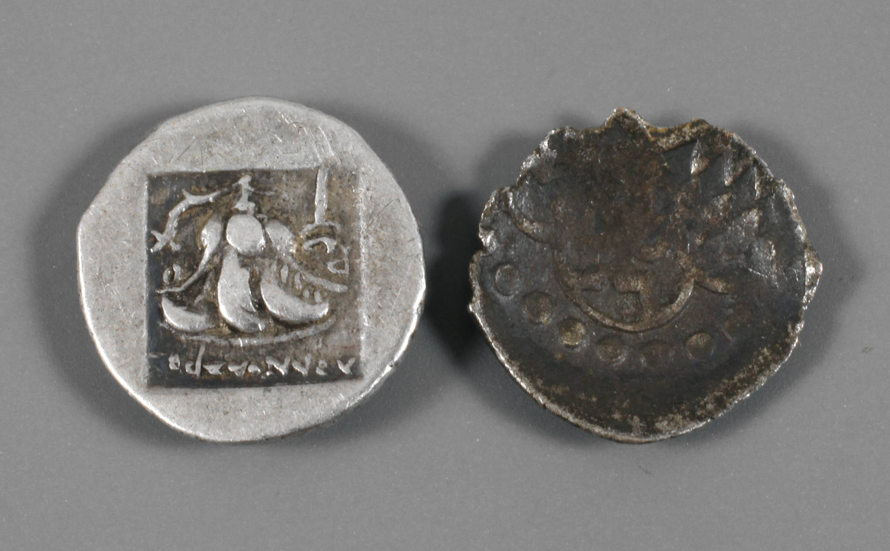 Zwei antike Silbermünzen