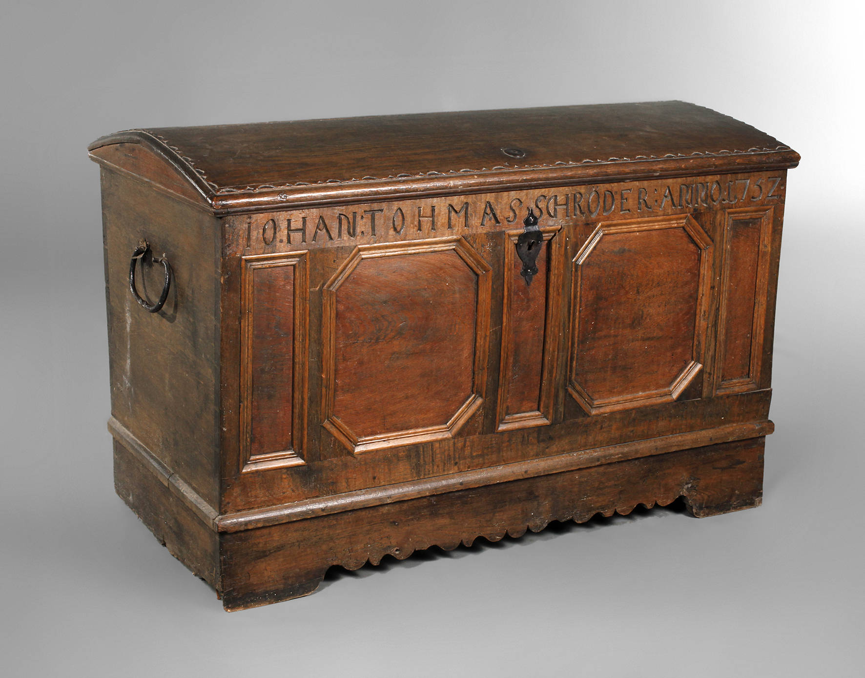 Große Barocktruhe