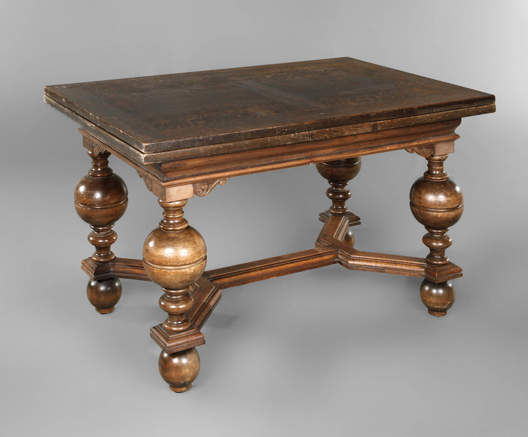 Esstisch im Barockstil