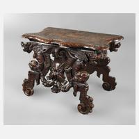 Geschnitzte Konsole111