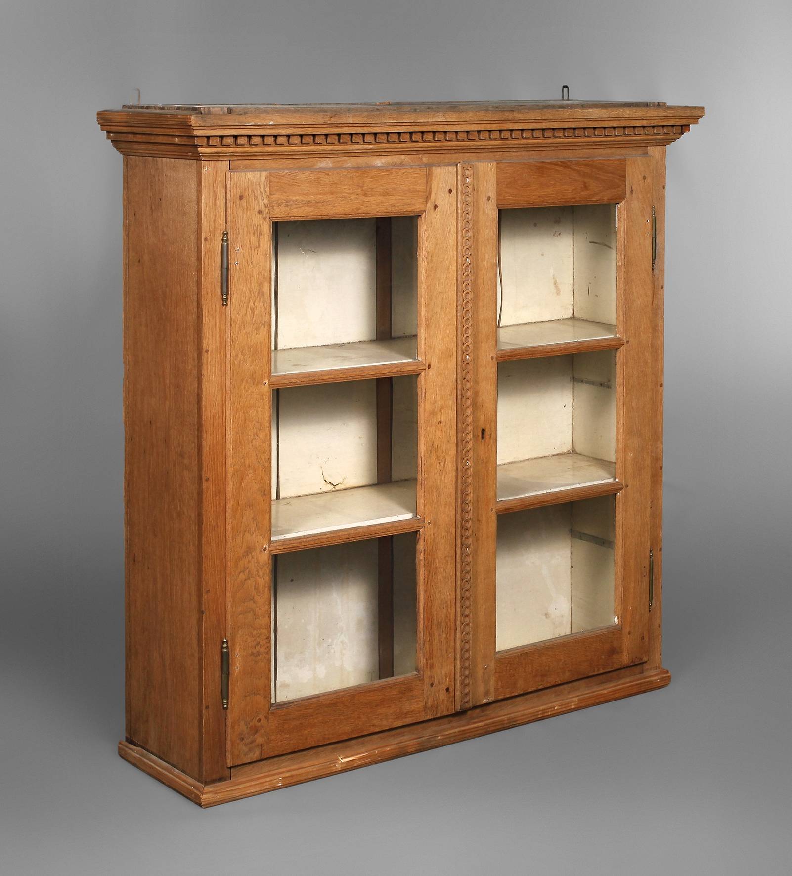 Klassizistischer Kommodenaufsatz