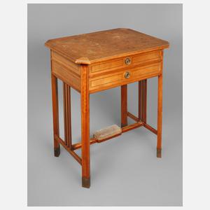 Klassizistischer Nähtisch