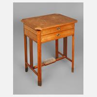 Klassizistischer Nähtisch111