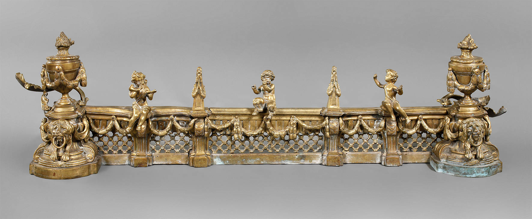 Prächtige Kaminschürze