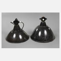 Zwei Industrielampen111