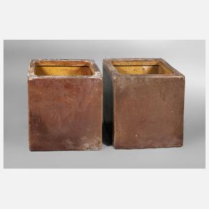 Paar Wasserbehälter