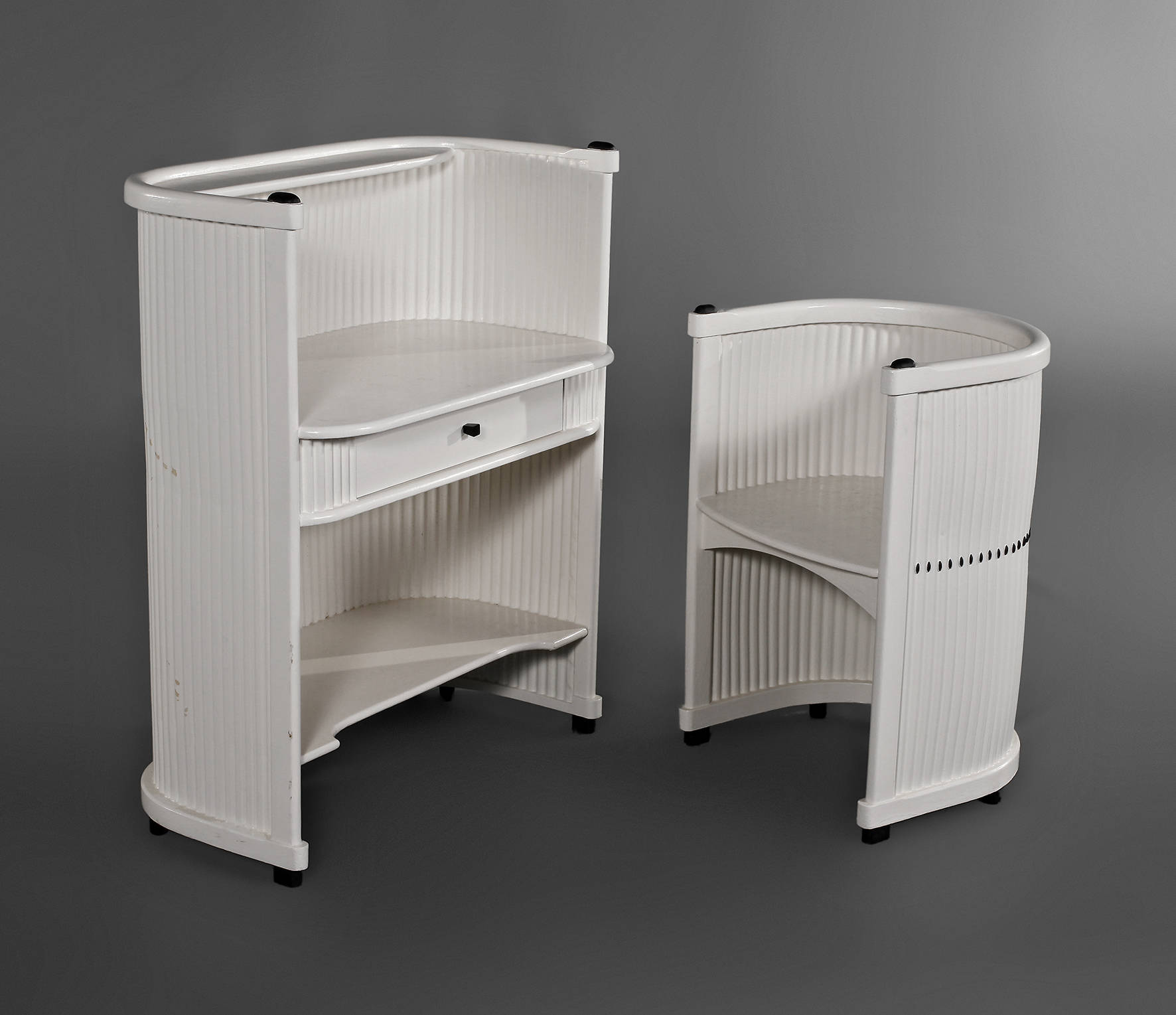 Schreibtisch und Sessel