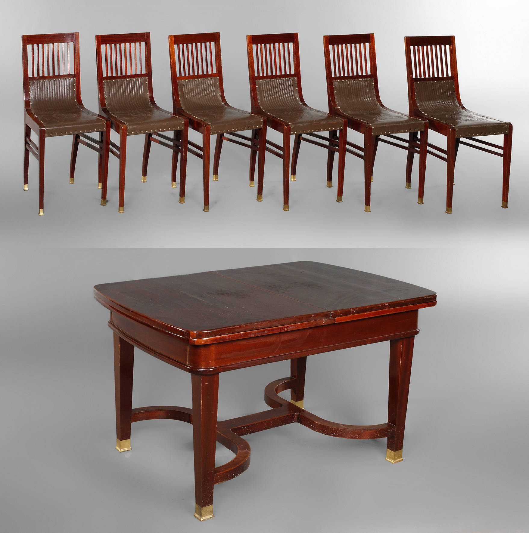 Tisch und sechs Stühle