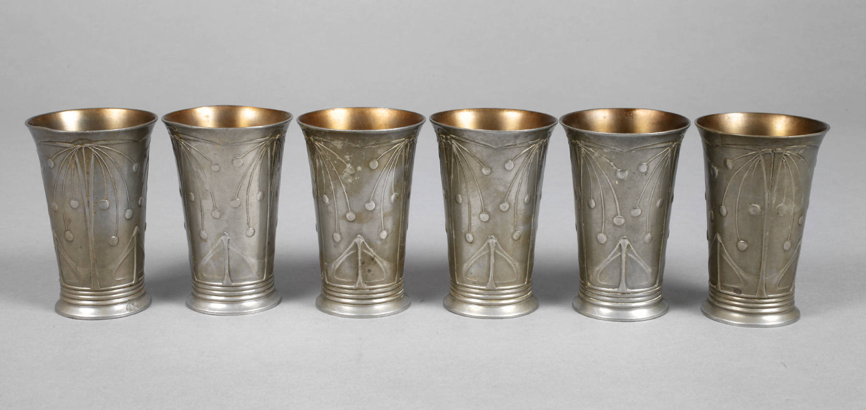 Sechs Jugendstilbecher