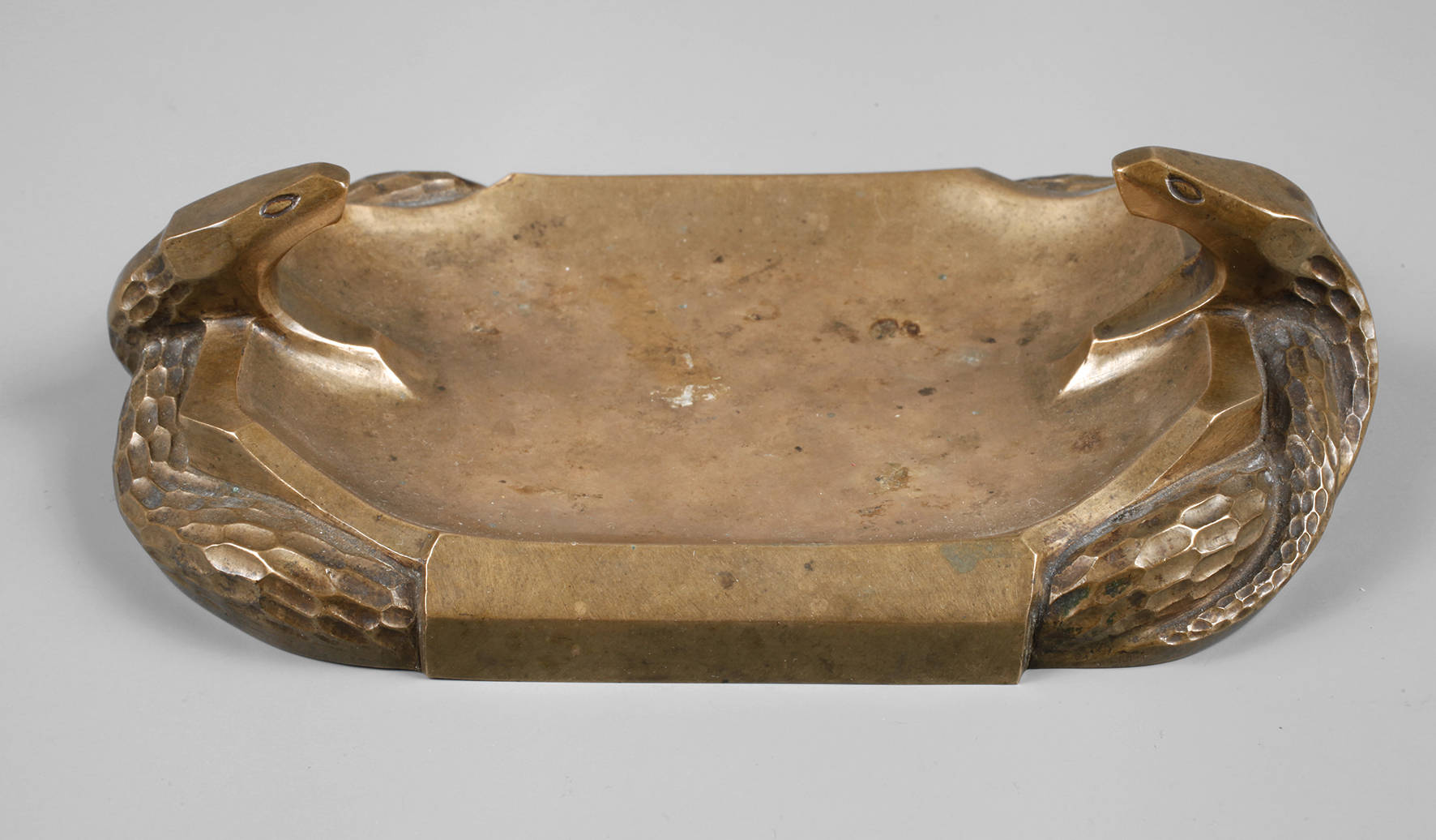 Jugendstil Schale mit Schlangenköpfen