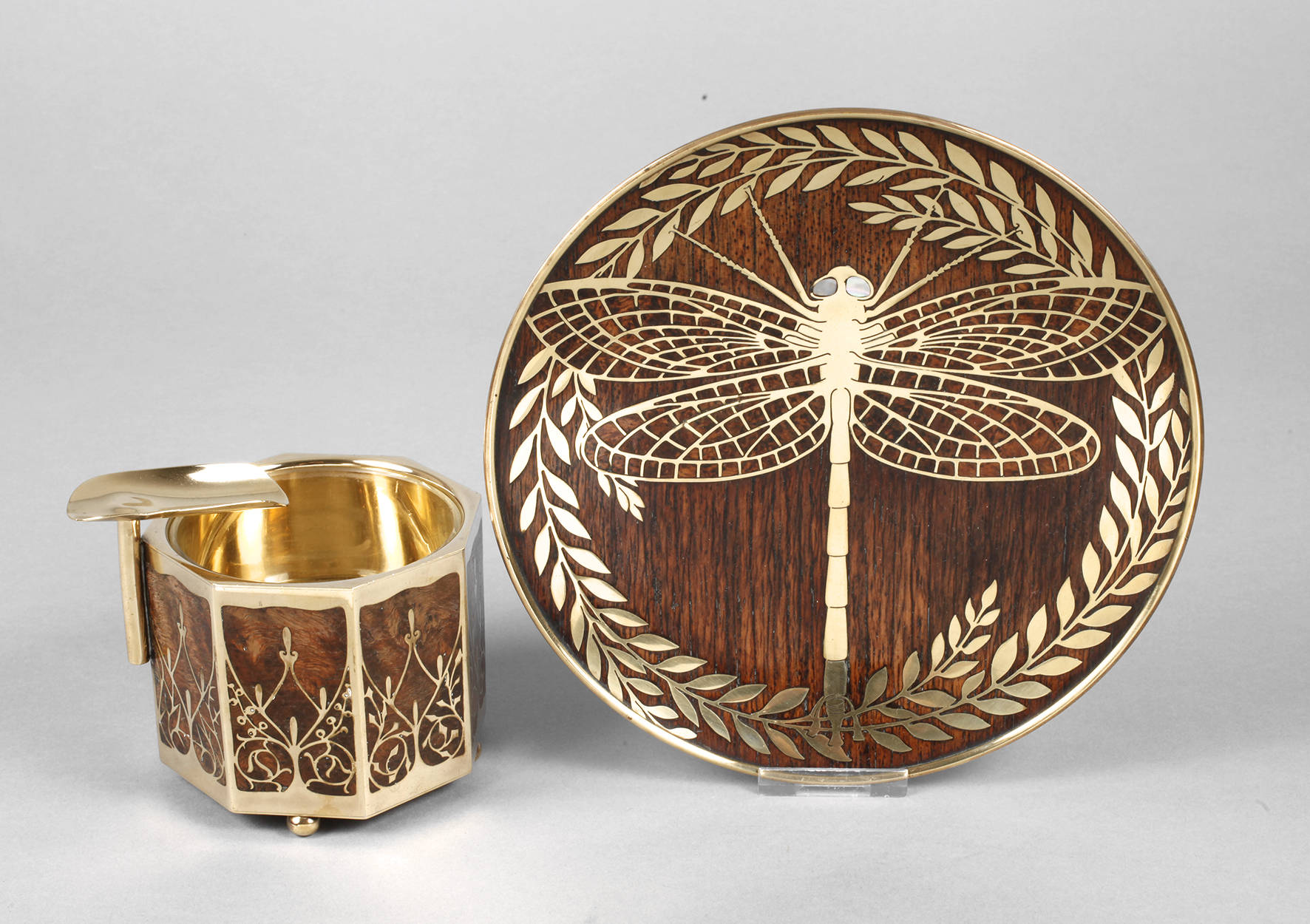 Libellenschale und Aschenbecher