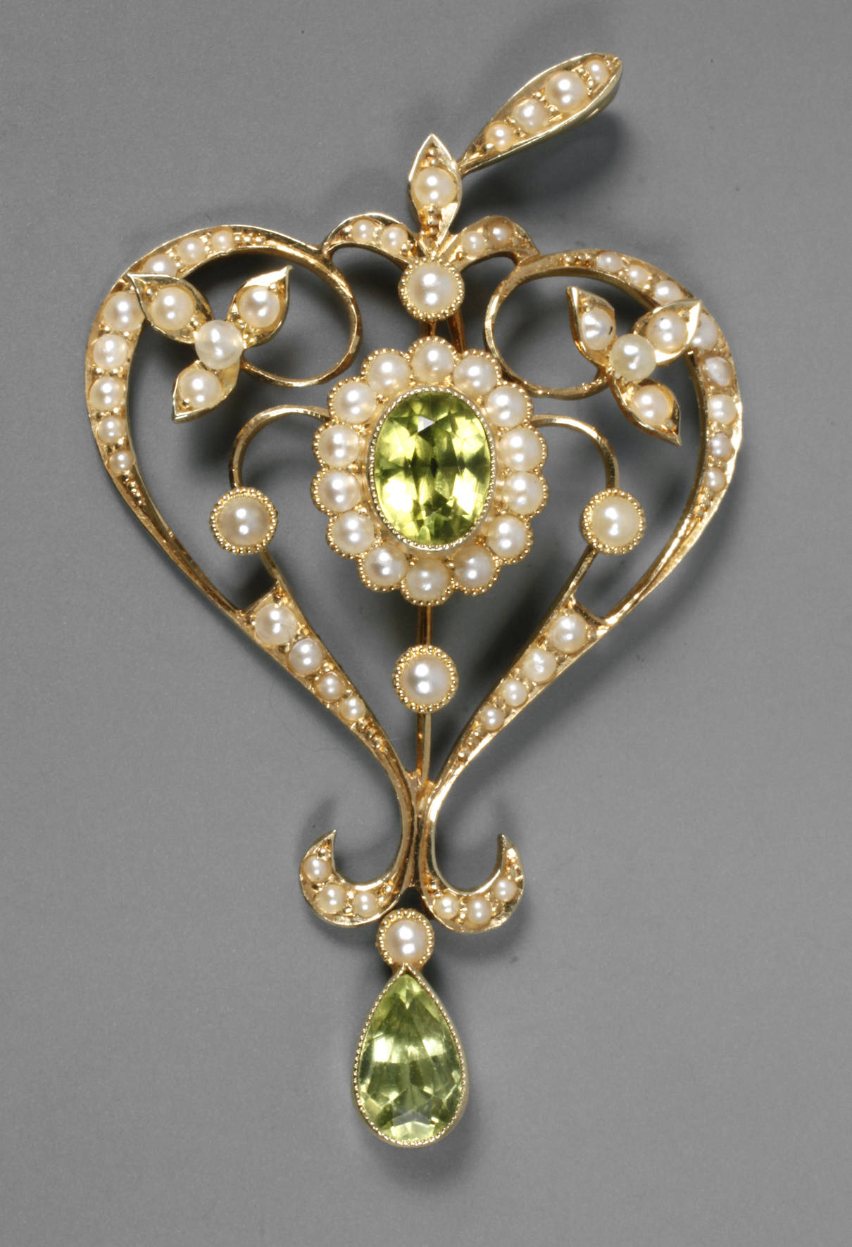 Goldanhänger mit Spinell