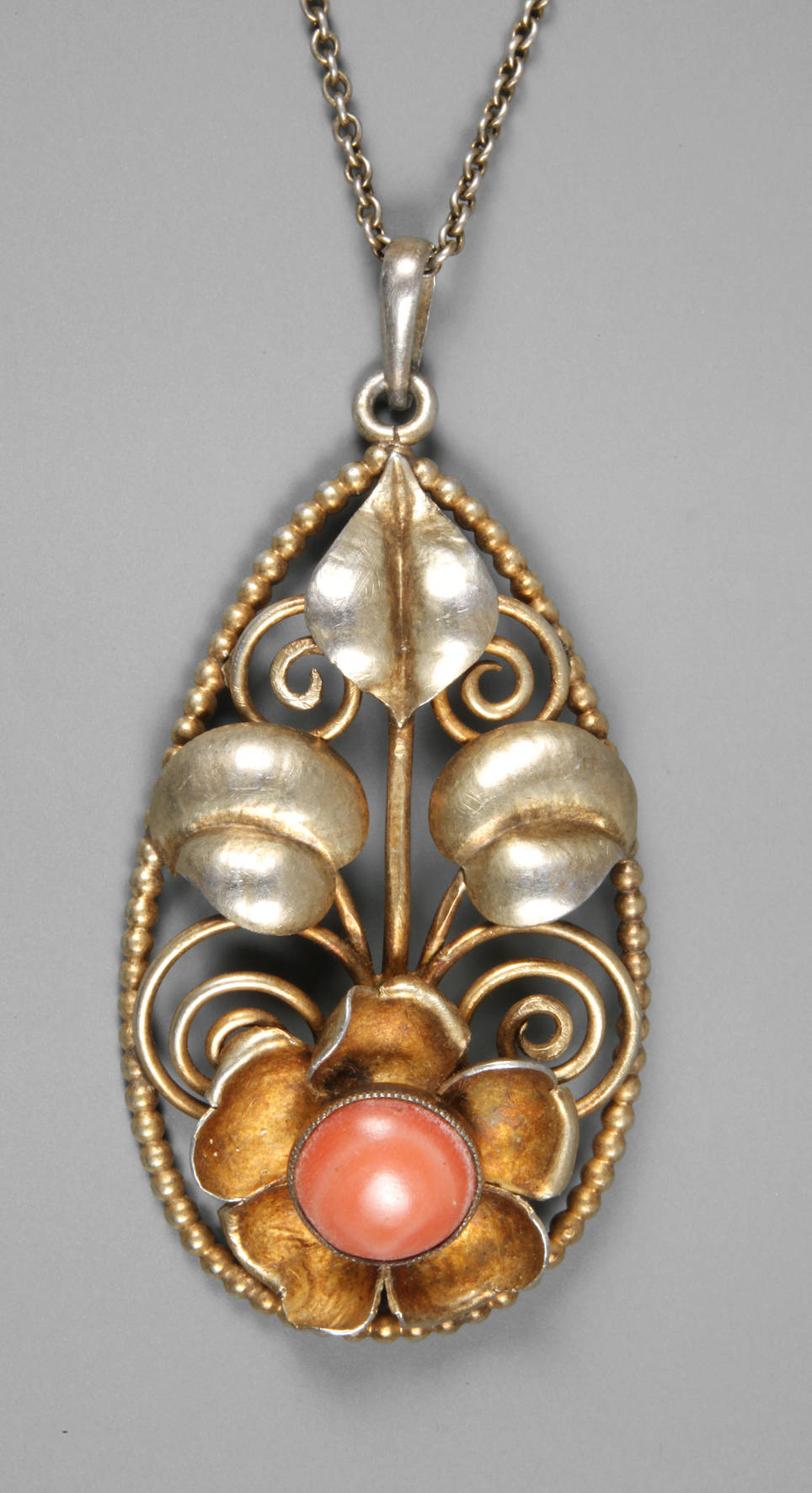 Jugenstil Anhänger mit Koralle