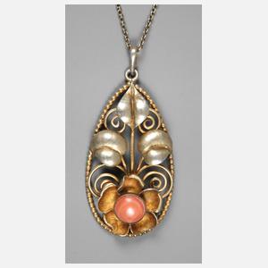 Jugenstil Anhänger mit Koralle