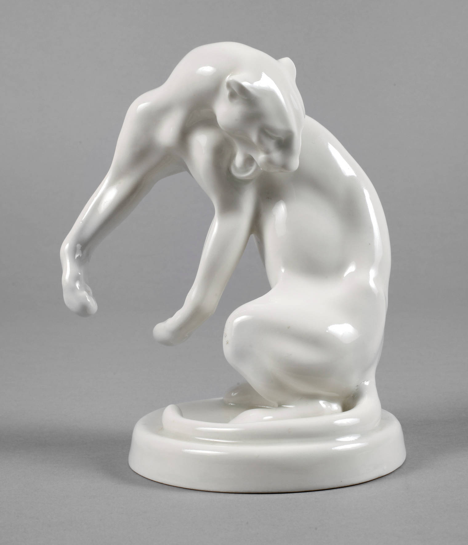Meissen 14 ”Panther, sich leckend”
