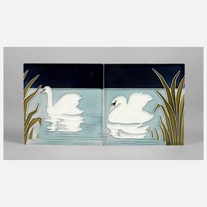 Zwei Jugendstilfliesen mit Schwanenmotiven