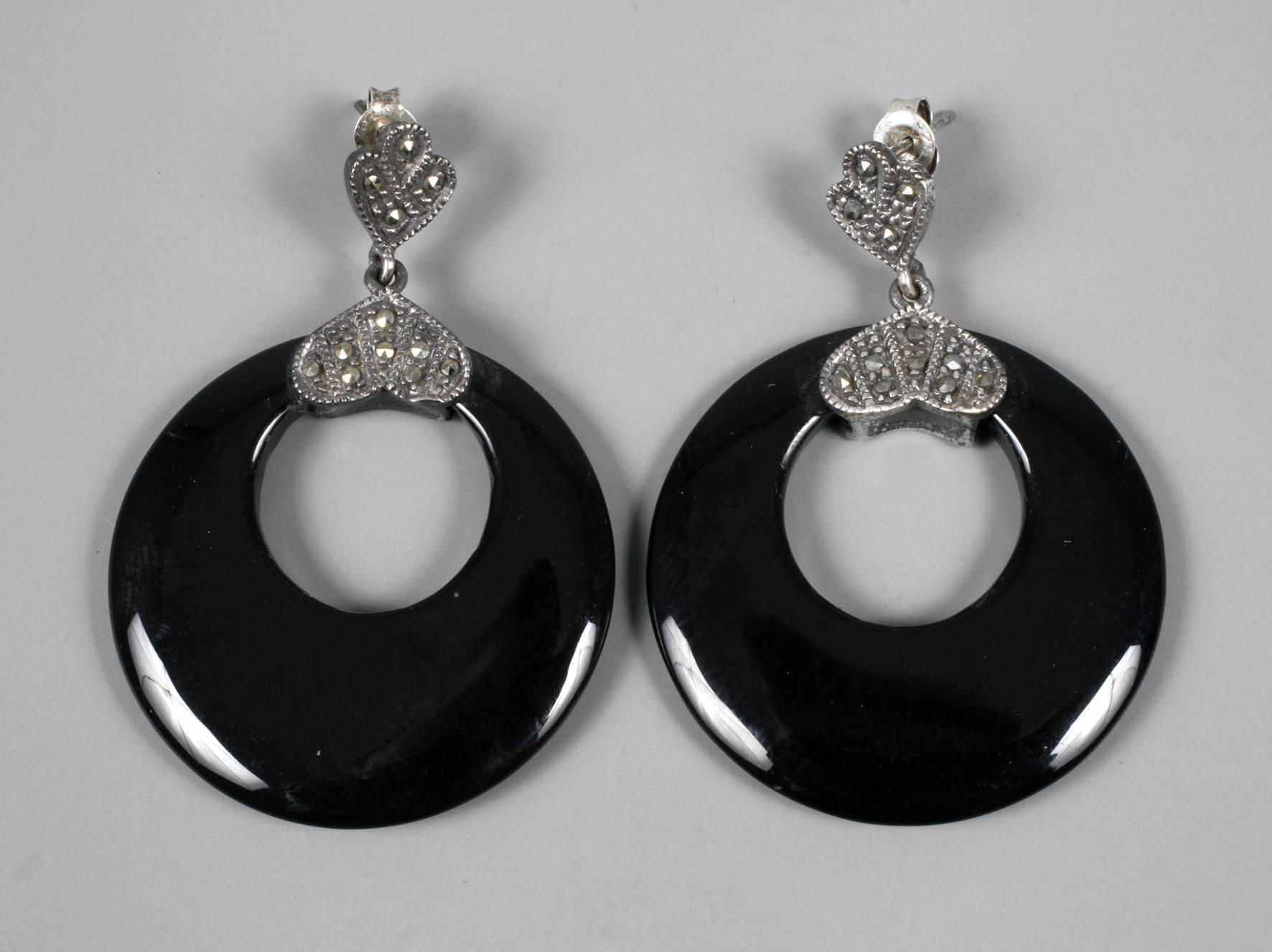 Paar Ohrstecker mit Markasitenbesatz