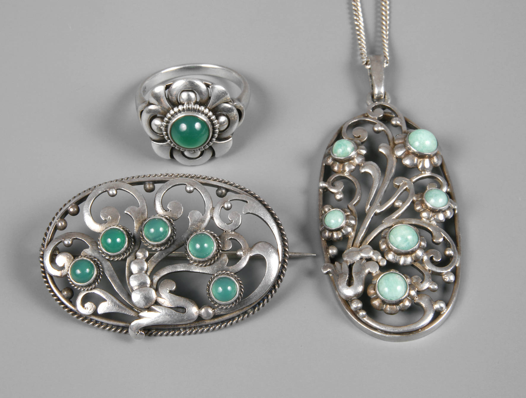 32f Drei Schmuckteile Art Déco