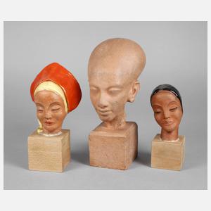 Drei Terrakotta-Köpfe