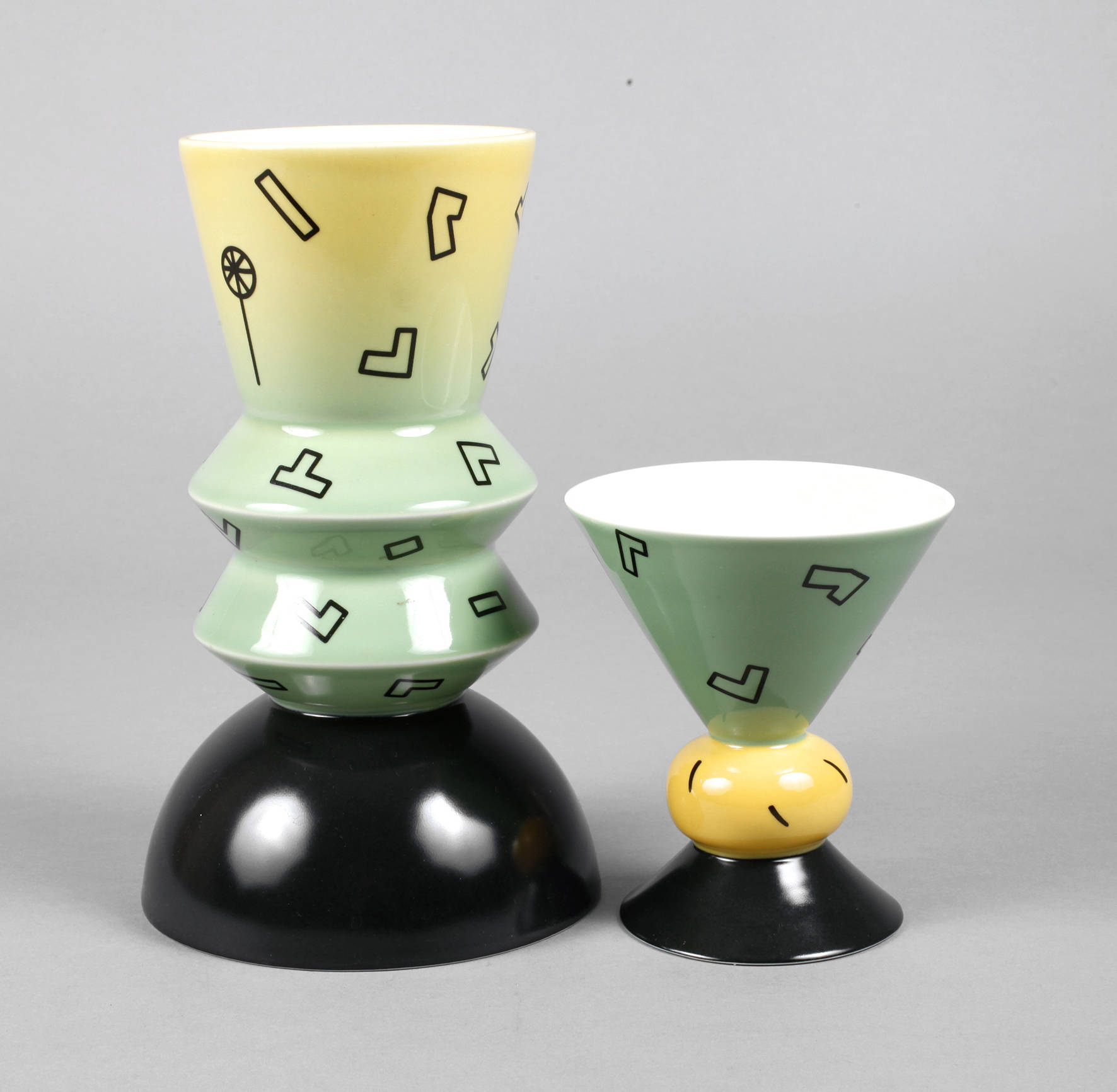 Heide Warlamis zwei moderne Vasen