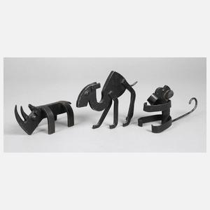 Drei stilisierte Tierfiguren