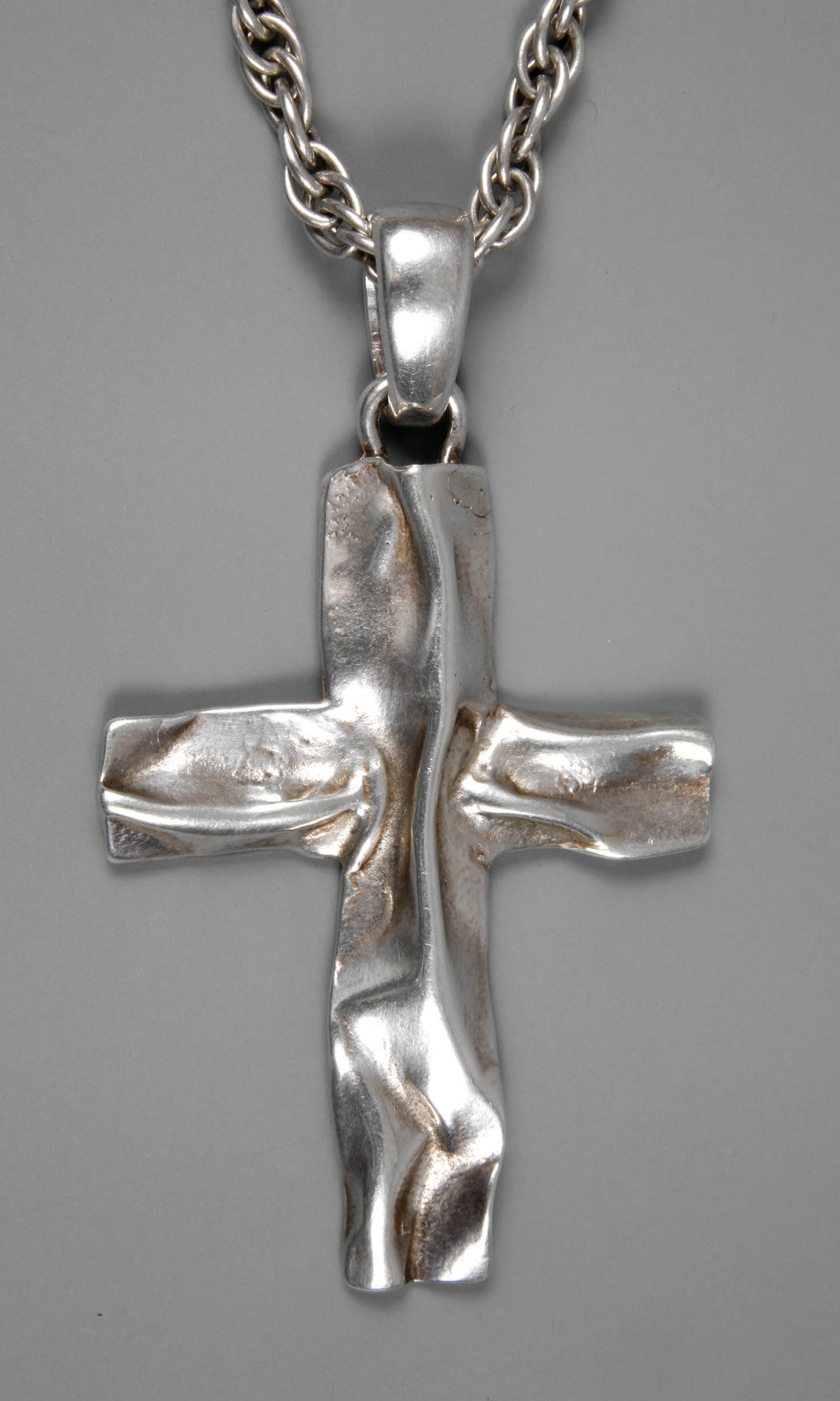 Massives Silberkreuz