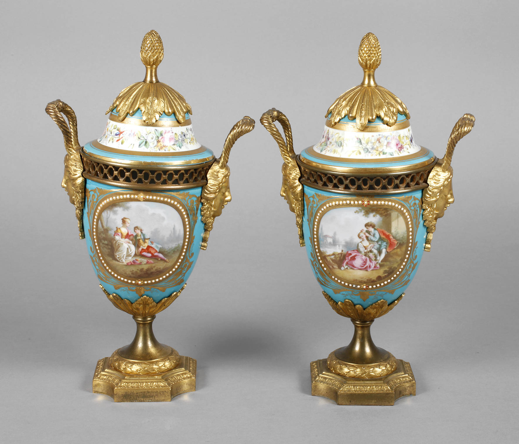 Sevres Paar Amphorenvasen