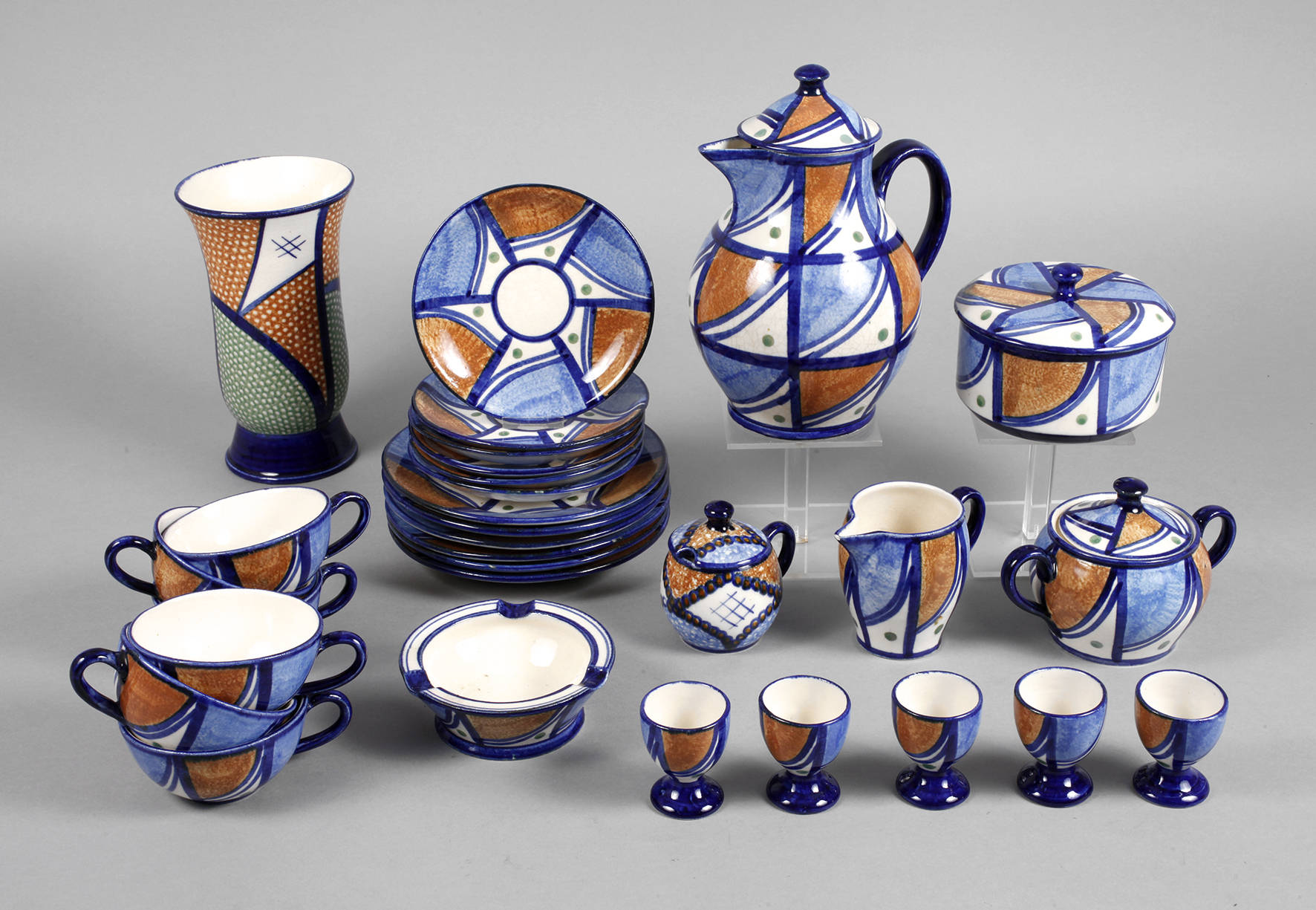 Kaffeeservice mit Vase und Aschenbecher