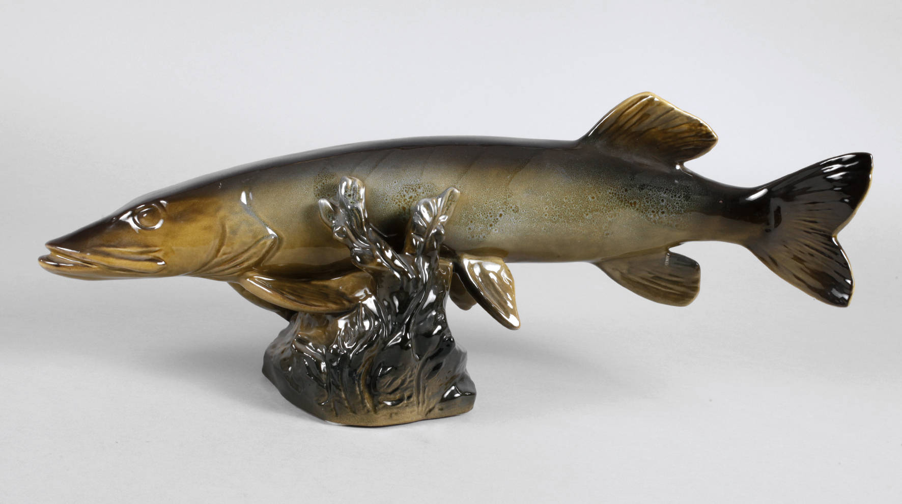 Große Fischplastik Hecht