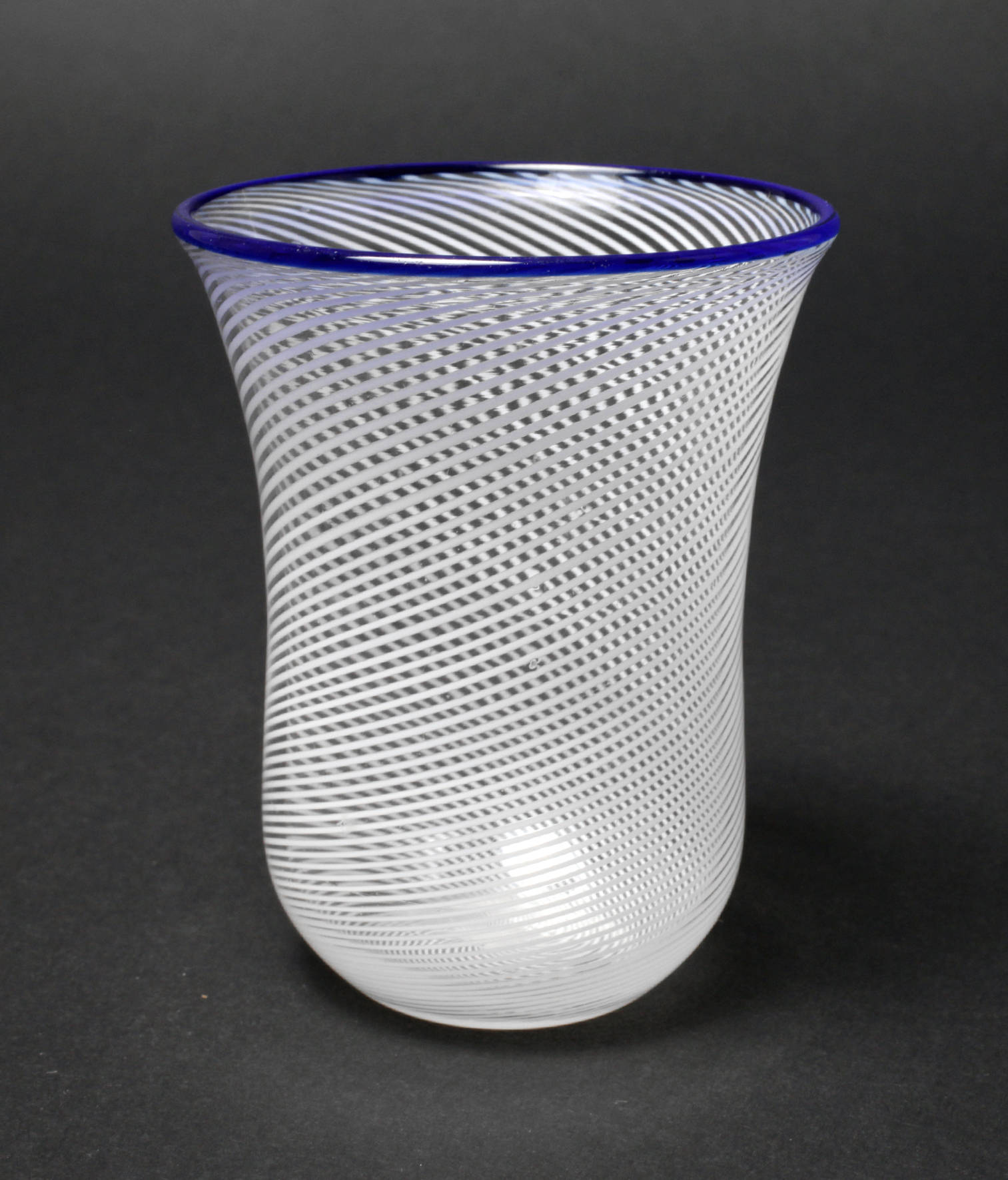 Fadenglas mit Blaurand