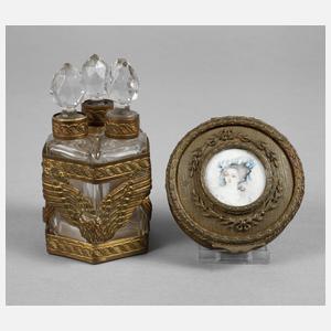 Parfumflakon und Puderdose