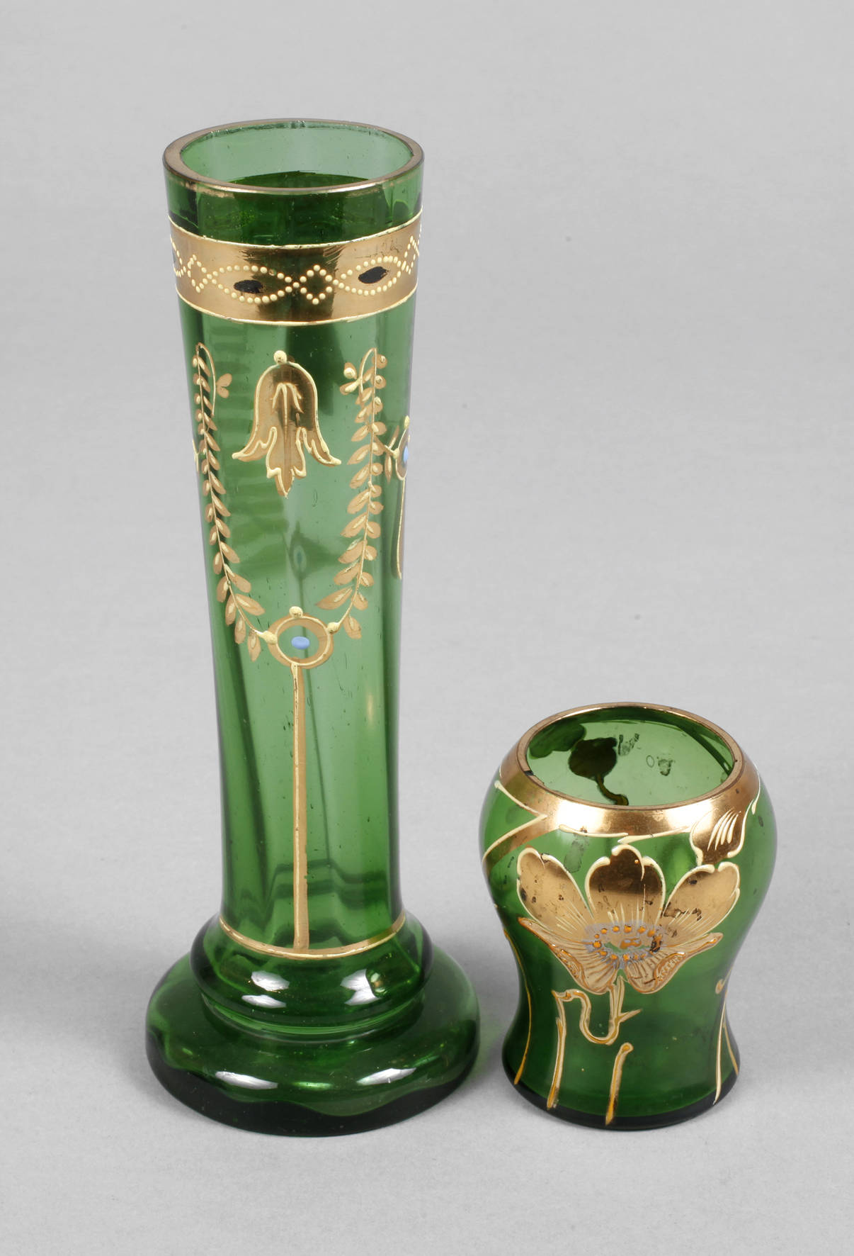 Zwei Jugendstilvasen mit Goldmalerei