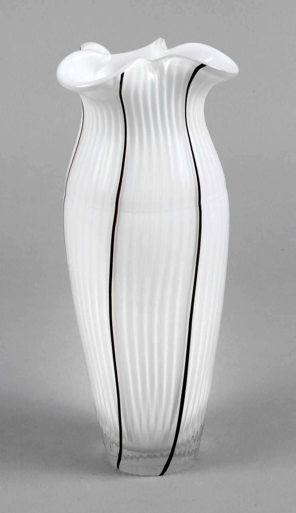 Vase mit dreipassiger Mündung