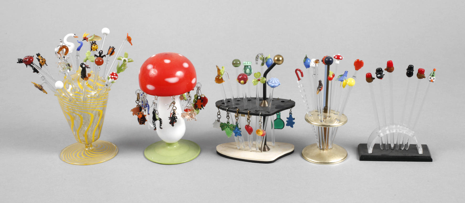 Großes Konvolut Bowlestecher und Glasanhänger