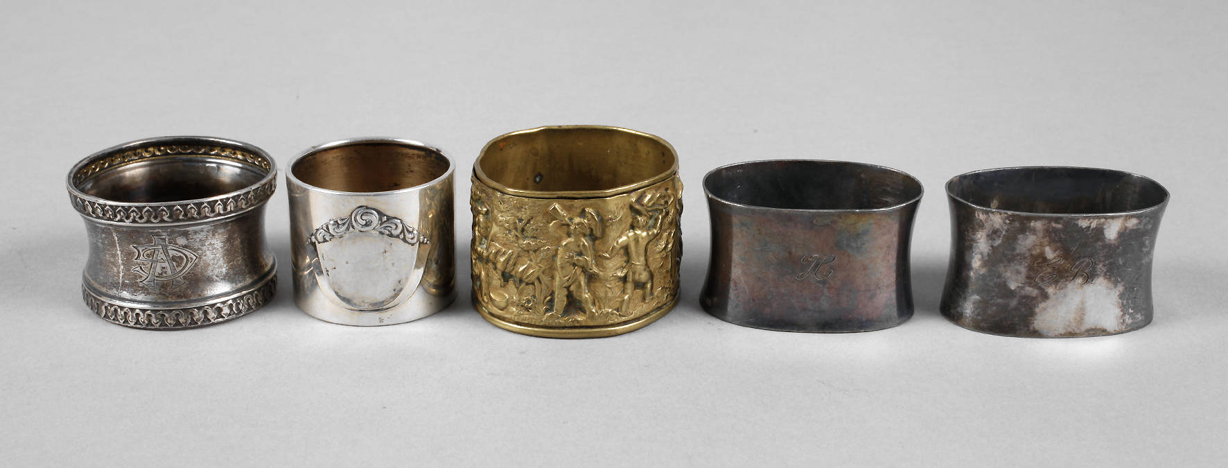 Fünf Serviettenringe