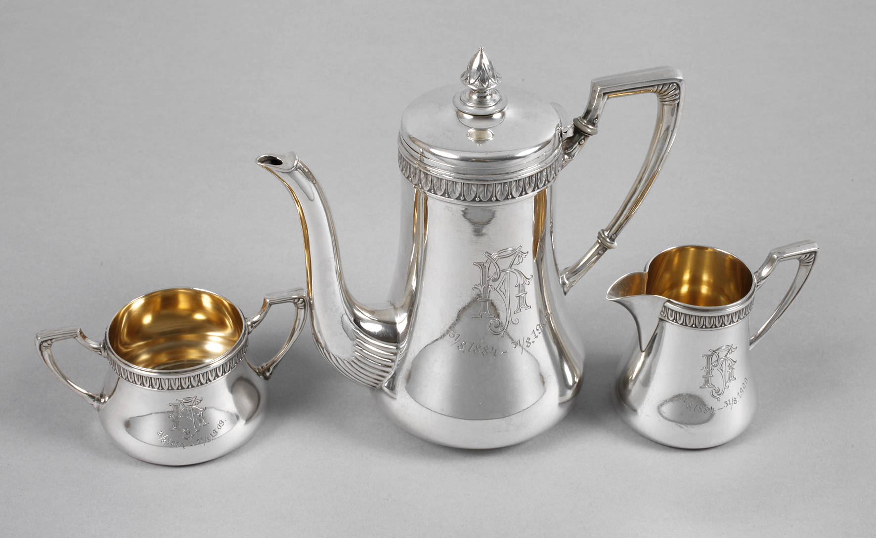 Mokkakernstück Silber