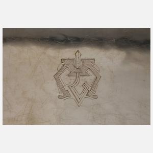 Übergroßes Silberservice